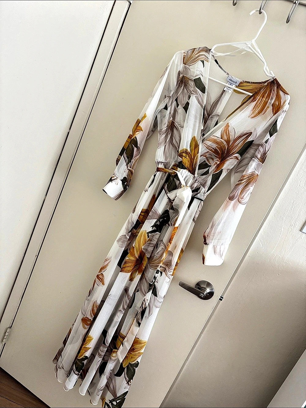 Alexa B Floral Maxi Dress in White & Brown Size Medium